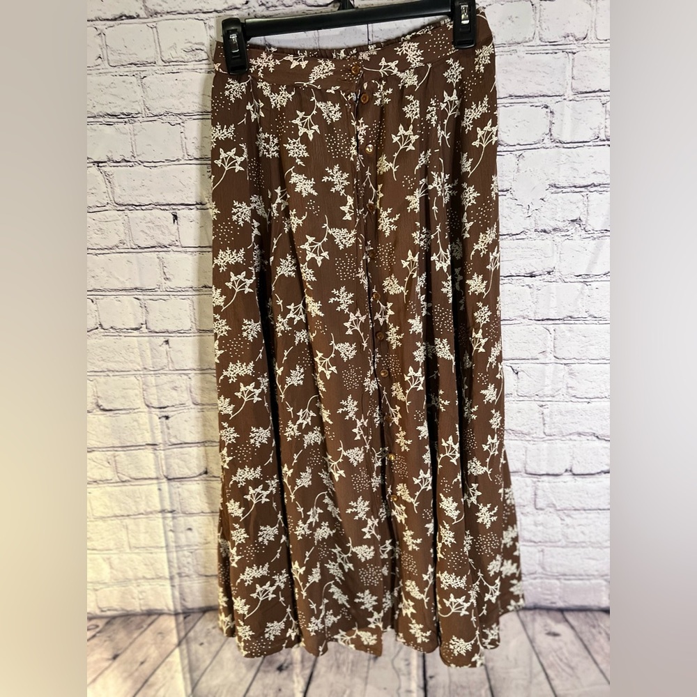Chic Floral Maxi Skirt in Brown